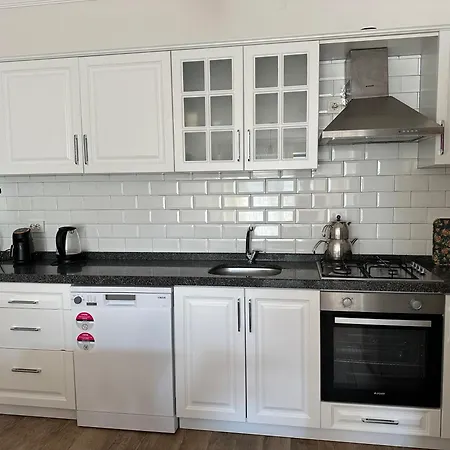 Duplex 2 Bedroom With Garden *